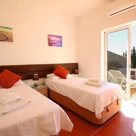 בית נופש Townhouse Mia Panoramic Views Communal Pool קארבואירו